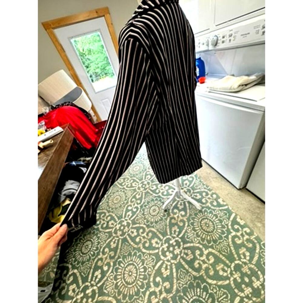 TORRID Studio Crepe Longline  Blazer Size 2XL, Work Wear, Blazer,Beetlejuice - Picture 3 of 8